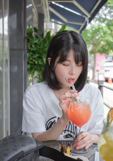 变身成黑皮后和朋友在一起了_720免费观看电视剧